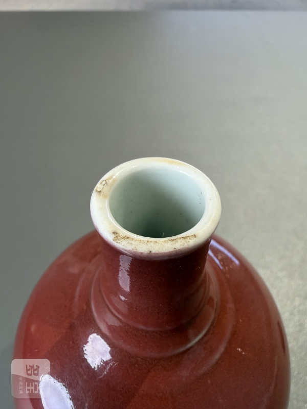 清康熙 霁红釉莱菔瓶（带木底座） - 图12